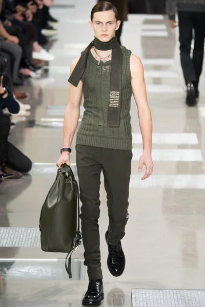 Look 14
